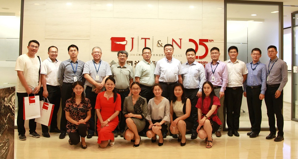 合影.jpg 合影.jpg