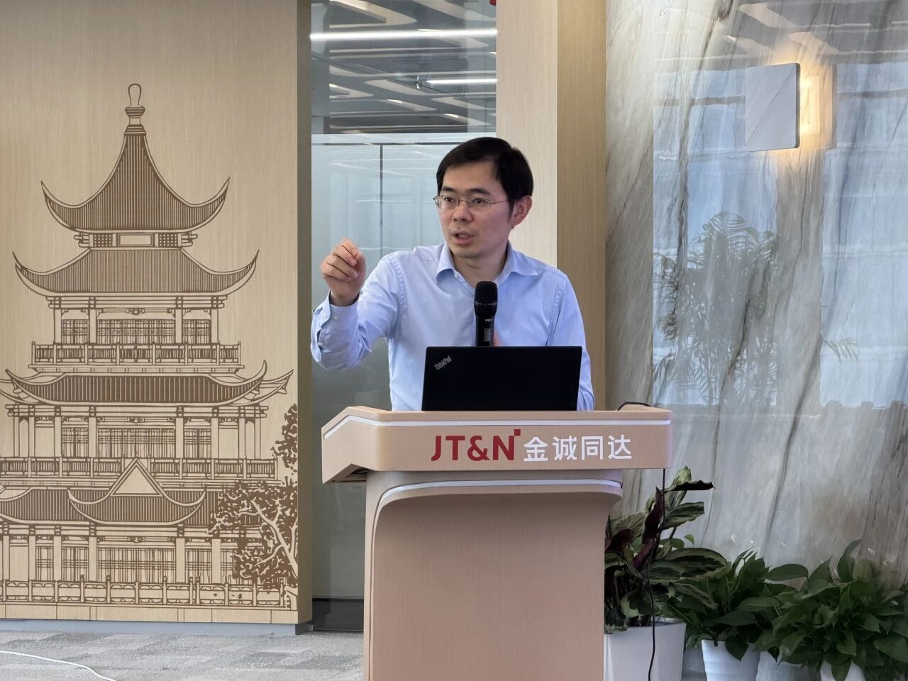 08094abd556edf5eeacac013fbecfd3b.jpg